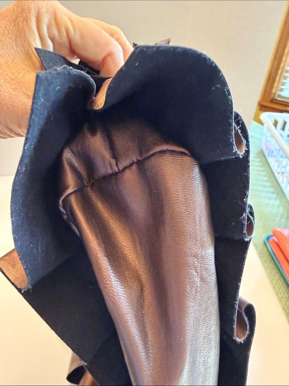 Bueno BOHO Ruffled Faux Leather with Beaded Handles NWOT - Picture 4 of 7